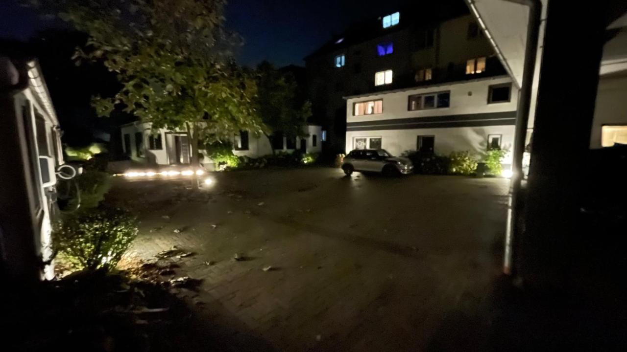 Oase Im Gruenen Hinterhof, Eg, Ruhe, Terrasse, Carport, Free Paytv, Kaffee&Tee, Fahrraeder Apartman Duisburg Kültér fotó