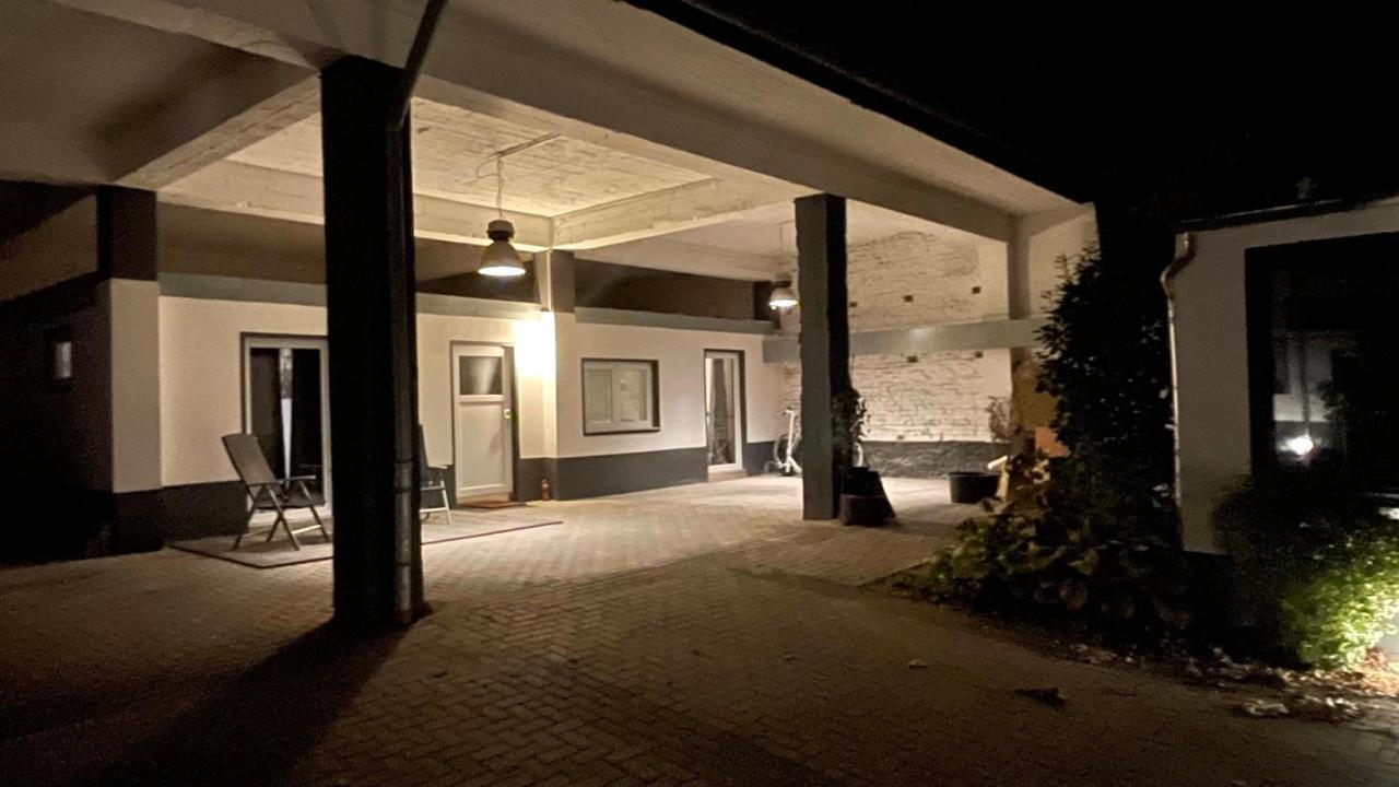 Oase Im Gruenen Hinterhof, Eg, Ruhe, Terrasse, Carport, Free Paytv, Kaffee&Tee, Fahrraeder Apartman Duisburg Kültér fotó
