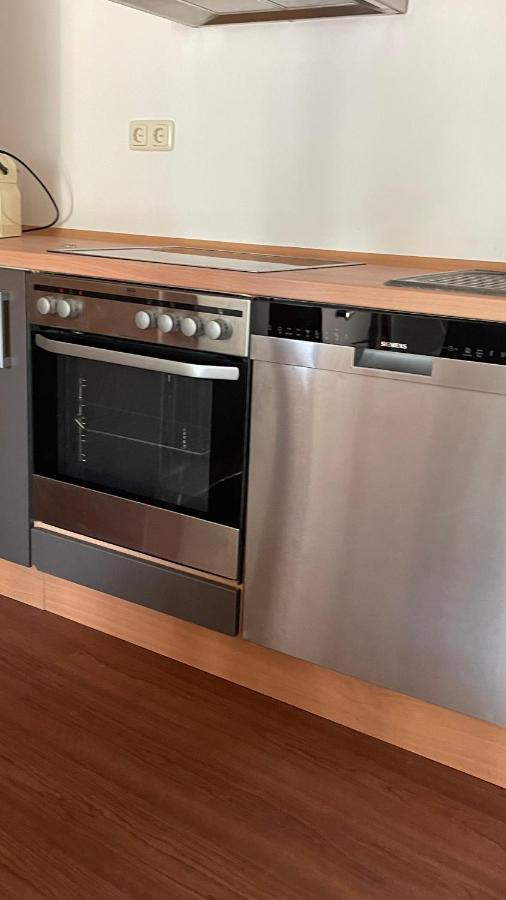 Oase Im Gruenen Hinterhof, Eg, Ruhe, Terrasse, Carport, Free Paytv, Kaffee&Tee, Fahrraeder Apartman Duisburg Kültér fotó