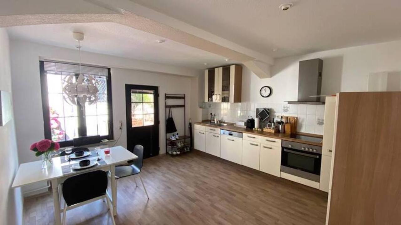 Oase Im Gruenen Hinterhof, Eg, Ruhe, Terrasse, Carport, Free Paytv, Kaffee&Tee, Fahrraeder Apartman Duisburg Kültér fotó