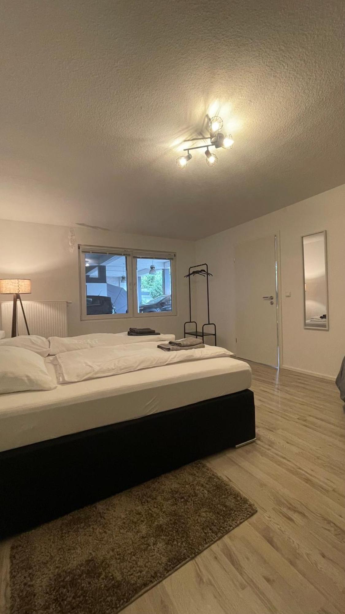 Oase Im Gruenen Hinterhof, Eg, Ruhe, Terrasse, Carport, Free Paytv, Kaffee&Tee, Fahrraeder Apartman Duisburg Kültér fotó